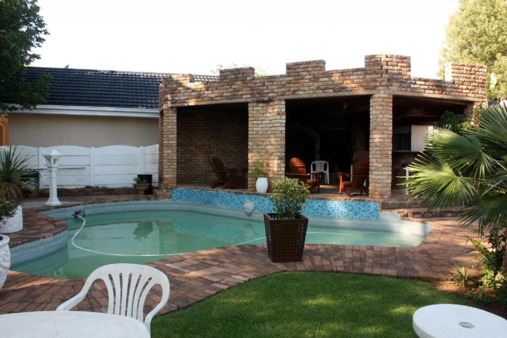 Just Tiffany Guest House & Conference Facility Potchefstroom Exterior foto